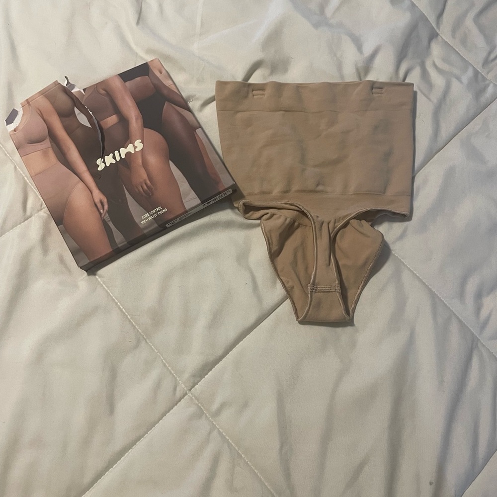 Skims Core Control Thong size small